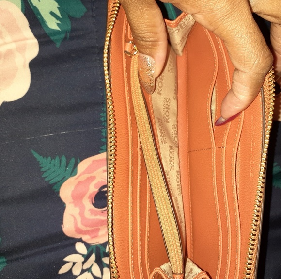 Michael Kors Purse Set - Picture 3 of 3